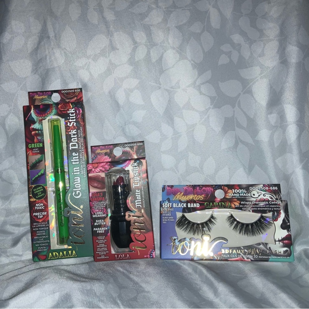 Ioni Dia de Los Muertos Carina Lashes Adalla Eyeliner Lola Lipstick Halloween